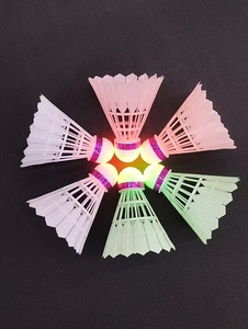 Palline da Badminton Yonx <span class=keywords><strong>Mavis</strong></span> 350 in Nylon Bianco con Testa in Sughero, Durevoli, 5g, Vendita Diretta dalla Fabbrica a Prezzi Convenienti - Product Image 5