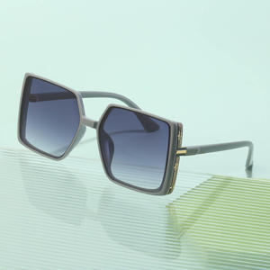 Lunettes de soleil à monture carrée Tr90 pour femmes, Protection Uv400, pare-soleil de classe 2, monture en plastique et en métal, couleur noire - Product Image 3