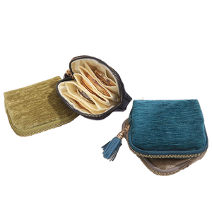 Bolsa de Almacenamiento de Joyas Portátil de Terciopelo Pequeña de Lujo Moderno de Alta Calidad con Cierre de Cremallera para Anillos, Collares y Embalaje de Joyería - Product Image 1