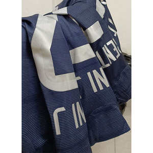 Voetbalshirtset voor heren, maat 25-26, 100% polyester, opstaande kraag, bedrukt met spelersnaam, trainingsuniform - Product Image 1