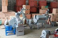 Ligne de production de fabrication sur mesure de machines hydrauliques pour la production d'huile de noix de coco vierge fraîche, fabriquée en Chine par MCRAYONE.
