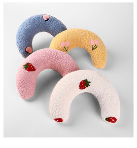 Toptan Nefes Alabilen Karikatür Ay Şeklinde Peluş Kadife İnci Pamuklu Kedi Oyuncak Yastığı Çıkarılabilir Yıkanabilir Kılıf Düz Renk Yatak Aksesuarı - Product Image 4