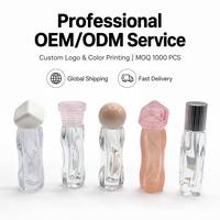 Vente en gros de tubes à gloss à lèvres vides de 3 ml, forme ondulée unique, en plastique transparent, impression personnalisée en couleur, bouchon à vis, emballage cosmétique