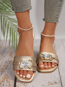 รองเท้าแตะผู้หญิงดีไซน์ใหม่แฟชั่นทันสมัยราคาถูกแบบแบนสไตล์โรมันขายตรงจากโรงงาน หรูหรา กันน้ำ - Product Image 5