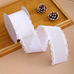 ริบบิ้นผ้ากระสอบโพลีเอสเตอร์สีขาวขอบลูกไม้ลายสแกลลอปขนาด 63 มม. ยาว 10 หลา สำหรับทำโบว์ พวงหรีด และตกแต่งบ้าน - Product Image 5