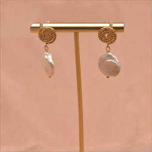 Boucles d'oreilles pendantes en perles blanches, style minimaliste moderne, brillantes, confortables à porter, bijoux de mode féminins, fête, mariage - Product Image 2