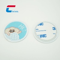 Insigne de vêtements NFC rond personnalisé de 30mm étiquettes de blanchisserie RFID lavables pour vêtements