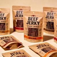 Sachet refermable personnalisé AG pour bœuf séché brun, en papier kraft de qualité alimentaire, pochette d'emballage verticale avec fenêtre transparente