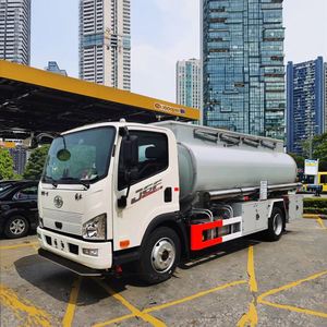 Camion-citerne diesel certifié CE FAW, durable, à transmission manuelle 4x2, économe en carburant, pour les marchés mondiaux - Product Image 1