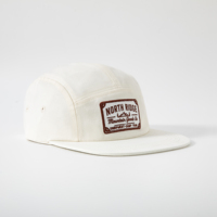 Casquette 5 panneaux en coton blanc pur de qualité supérieure, personnalisée, avec patch tissé et visière plate, idéale pour le camping – Vente directe usine