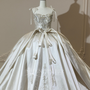 XS303 Vestido de Novia Moderno con Encaje Largo, Flores, Apliques de Cristal, Bordado, Cola de Capilla, 100% Poliéster - Product Image 4