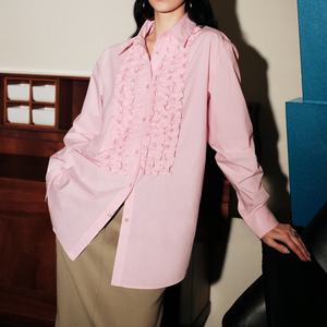 Blusa de Lino y Gasa Transpirable para Mujer, Diseño OEM Personalizado, Manga Larga, Volantes Dulces, Cierre de un Solo Botón, Color Sólido, Tejido de Verano - Product Image 2