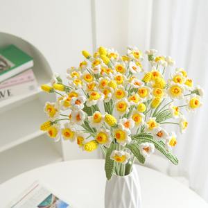 Ramo de flores de narciso simuladas tejidas a mano con hilo, producto terminado versátil para uso doméstico, regalo navideño para amigos - Product Image 2