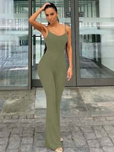 Camiseta sin mangas verde oliva con volantes, de secado rápido, ajuste ceñido, la pieza definitiva para el verano, ideal para mujeres curvilíneas y seguras de sí mismas. - Product Image 4