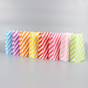 <span class=keywords><strong>Sac</strong></span> en <span class=keywords><strong>papier</strong></span> kraft à pois ondulés colorés pour Noël pour <span class=keywords><strong>Amazon</strong></span> <span class=keywords><strong>Sac</strong></span> en <span class=keywords><strong>papier</strong></span> cadeau alimentaire pour friandises sucrées et nourriture pour animaux de compagnie Impression numérique - Product Image 6