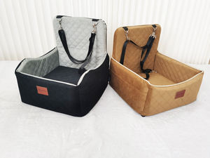 Asiento Elevado para Perros y Cama de Viaje para Perros Pequeños/Medianos con Cinturones de Seguridad y Bolsillos de Almacenamiento - Product Image 1