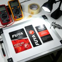 Étiquette de batterie de moto en vinyle imperméable personnalisée, autocollant de marque FUYA, étiquette de garantie de batterie industrielle autocollante OEM ODM