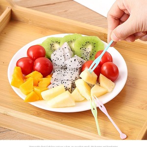 Fourchettes à fruits jetables en plastique transparentes en forme de cœur, couverts de fête pour servir les desserts - Product Image 4