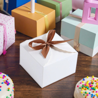Vente en gros de boîtes cadeaux en papier kraft personnalisables, conteneurs d'estampage pour décorations de fête de mariage et d'anniversaire
