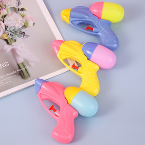 Pistola de agua de colores para niños, juguete de plástico para jugar con agua, diversión para la playa y el baño, unisex, de 4 a 6 años - Product Image 1