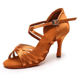 Vente en gros d'usine de sandales latines pour femmes chaussures de danse à talon pour femmes chaussures de danse latine salsa pour salle de bal