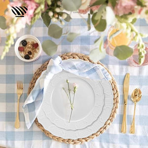Juego de Platos de Cena de Cerámica Blanca con Patrón Tallado de Lujo, Platos de Porcelana Decorativos Hechos a Mano para Bodas, para una Cena Elegante - Product Image 4