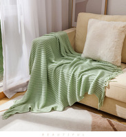 Vente en gros de couvertures tricotées en acrylique doux pour canapé-lit texturé avec logo imprimé personnalisé pour la décoration intérieure de couleur unie