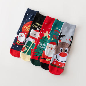 Chaussettes en coton pour femmes, à motifs romantiques de Noël et de dessins animés, de la marque Good Chain System, chaussettes cadeaux pour agents de gros de Yiwu pour la saison des fêtes - Product Image 1