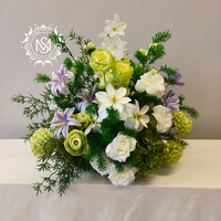 Centre de table élégant en fleurs artificielles vertes et violettes, décoration de table de mariage pour les arrangements de fêtes et d'événements