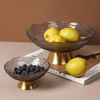Corbeille à fruits en verre fumé sur piétement, base dorée, plat de service décoratif sur pied pour cuisine et table à manger