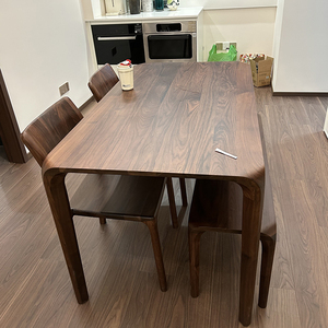 Mesa de Comedor Rectangular de Madera Maciza de Nogal Negro Norteamericano, Diseño Nórdico Minimalista, Estructura de Armazón Estable - Product Image 1