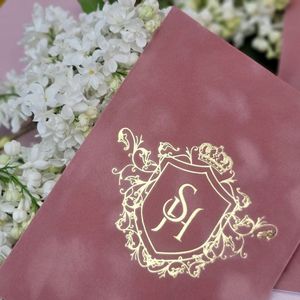 Di lusso Custom nomi iniziali in lamina d'oro tasca in velluto con carta di nozze in acrilico trasparente e nappa per eventi di nozze - Product Image 5