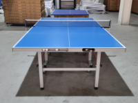 Nouvelle conception de table de ping-pong pliable d'extérieur en aluminium de 6 mm avec emplacement pour raquettes et balles pour l'entraînement