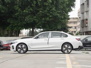 <span class=keywords><strong>BMW</strong></span> <span class=keywords><strong>i3</strong></span> 2025 eDrive40L M Sport Shadow Edition – Berline électrique d'occasion haut de gamme, propulsion arrière, 250 <span class=keywords><strong>kW</strong></span>, 340 ch, autonomie 610 km, recharge rapide, véhicule électrique de luxe - Product Image 4