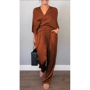 Dernier Cri Tendance Chic Ensemble Deux Pièces pour <span class=keywords><strong>Femme</strong></span> Col V Blouse et <span class=keywords><strong>Pantalon</strong></span> <span class=keywords><strong>Large</strong></span> en <span class=keywords><strong>Satin</strong></span> Couleur Unie - Product Image 1