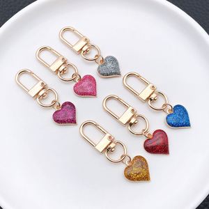 Lote de 6 Llaveros Metálicos en Forma de Corazón, Colgante Exquisito para Bolsos, Ideal para Mujeres y Niñas, Regalos para el Día de San Valentín - Product Image 1