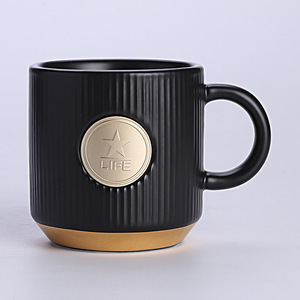 Tasse à café côtelée personnalisée style nordique 14oz, mug en céramique mat rétro européen avec logo personnalisé et détails en cuivre pour cadeau promotionnel - Product Image 3