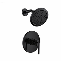 Mitigeur de douche mural moderne en chrome pour salle de bain, avec poignée sculptée et système d'équilibrage de pression intégré, pour baignoire et douche, idéal pour hôtels et chambres.