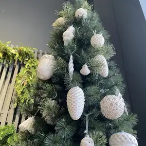 नई उत्पाद अलग आकार हस्तनिर्मित क्रिसमस पेड़ सजावट फांसी गहने लाल गिलास गेंद शिल्प