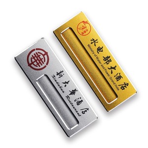 Rõ ràng Acrylic Tên huy hiệu với pin cho phòng khám và nhân viên y tế - Product Image 4