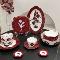 Ensemble de vaisselle rouge tulipe classique de conception durable haut de gamme pour la maison moderne pour un usage domestique et comme cadeaux