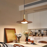 Eiserne Hängelampe im Französischen Creme-Stil für Restaurants, Einfache Esstisch- und Barbeleuchtung, LED-Acryl-Walnuss-Deckenleuchte für Schlafzimmer