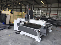 Machine de fraisage CNC multifonction 4*8 pieds 1325 2030 1530 pour la fabrication de meubles en bois et d'armoires de cuisine