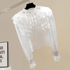 Süßer, mehrlagiger Pullover mit schwarzen Spitzen-Patchwork-Schulterpolstern und Stehkragen, schlank machender, kurzer Ausschnitt mit Hakenmuster. - Product Image 4