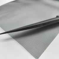 Écran de fenêtre en aluminium flexible et durable de taille personnalisée OEM pour les projets de construction neuve et de rénovation.