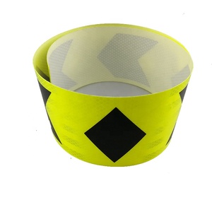 Autocollant <span class=keywords><strong>adhésif</strong></span> en PVC prismatique à haute intensité <span class=keywords><strong>Fluorescent</strong></span> jaune vert noir flèche <span class=keywords><strong>ruban</strong></span> d'avertissement de sécurité réfléchissant - Product Image 2