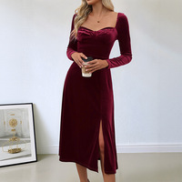Robes pour femmes en gros : Robes vintage élégantes en velours avec fente et décolleté cœur, et robes longues pour soirées
