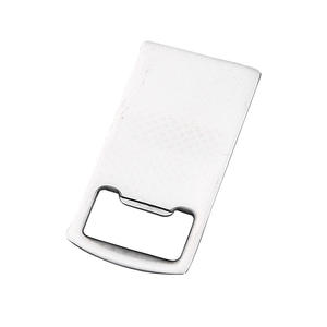 Abridor de Botellas de Bebidas y Cerveza Portátil y Duradero de Acero Inoxidable con Forma de Tarjeta de Crédito - Product Image 5