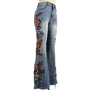 Pantalones Vaqueros de Mujer con Bordado Floral, Diseño OEM, Cintura Alta, Estilo Casual, Lavado Tradicional - Product Image 5