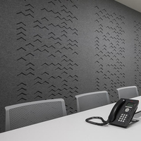 Feutre acoustique mural 3D Laine 100% Polyester Papiers peints Panneau acoustique de plafond Panneau acoustique absorbant le son Panneau en feutre PET Panneaux décoratifs en feutre